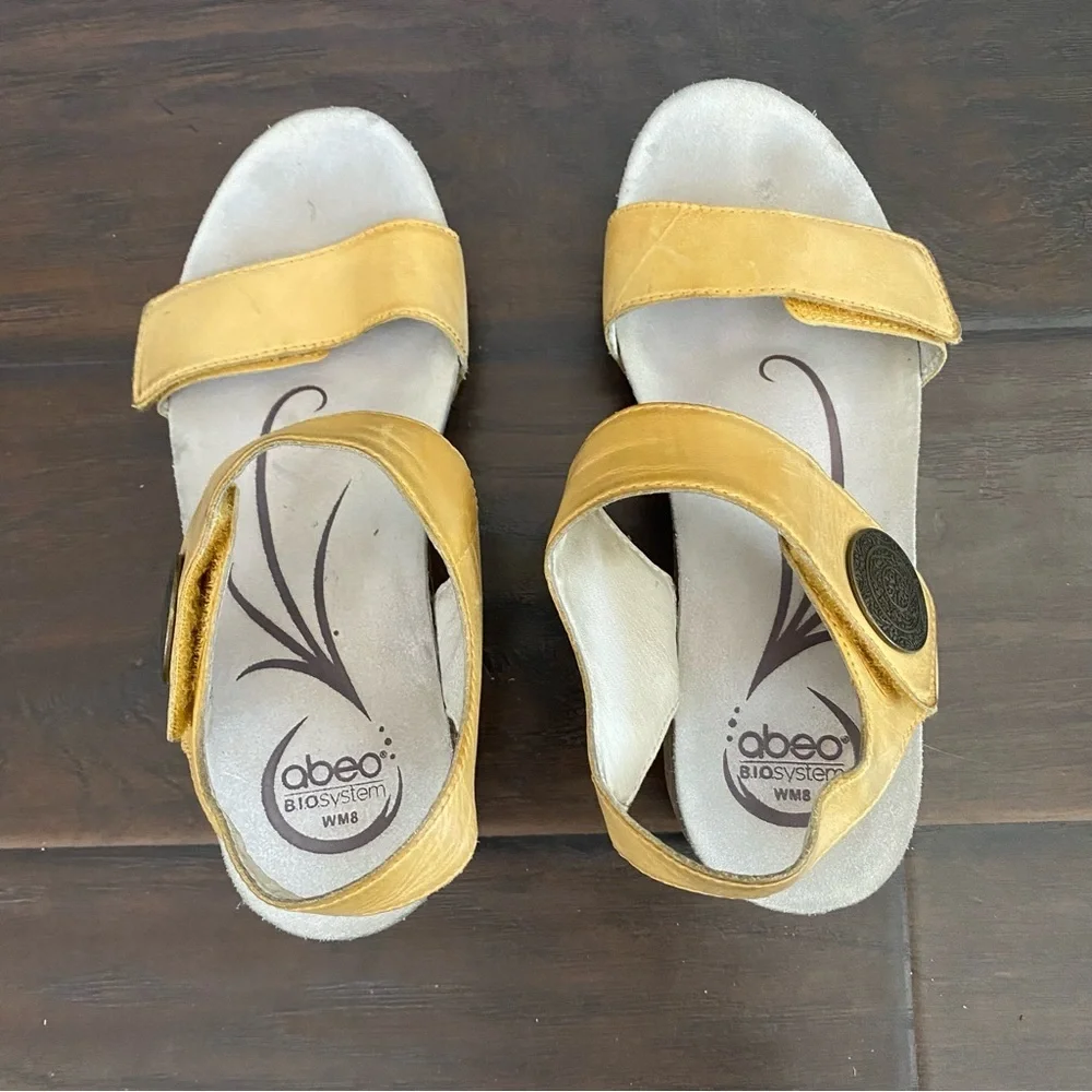 Abeo leather upper wedge heeled sandals women’s size 8M